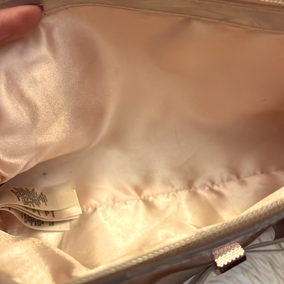 TED BAKER TAUPE PATENT BOW MAKEUP BAG - Picture 9 of 10